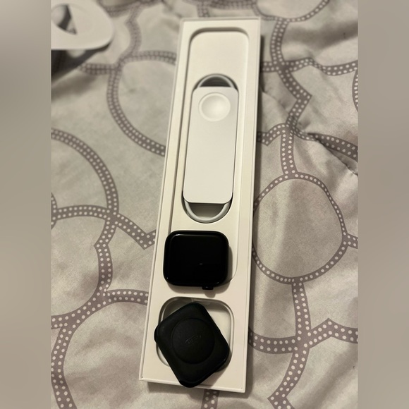 Apple Watch Series 7 - Picture 1 of 3